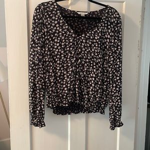 Black flower print long sleeve boho top. American eagle. Size XL.